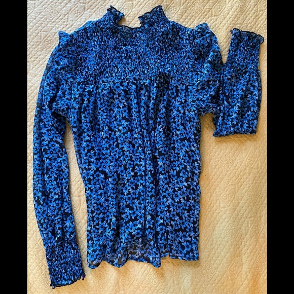 mi ami Tops - Blue and black long sleeve blouse. Rushed wrist and collar